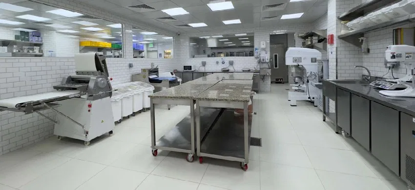 Commercial food preparation kitchen